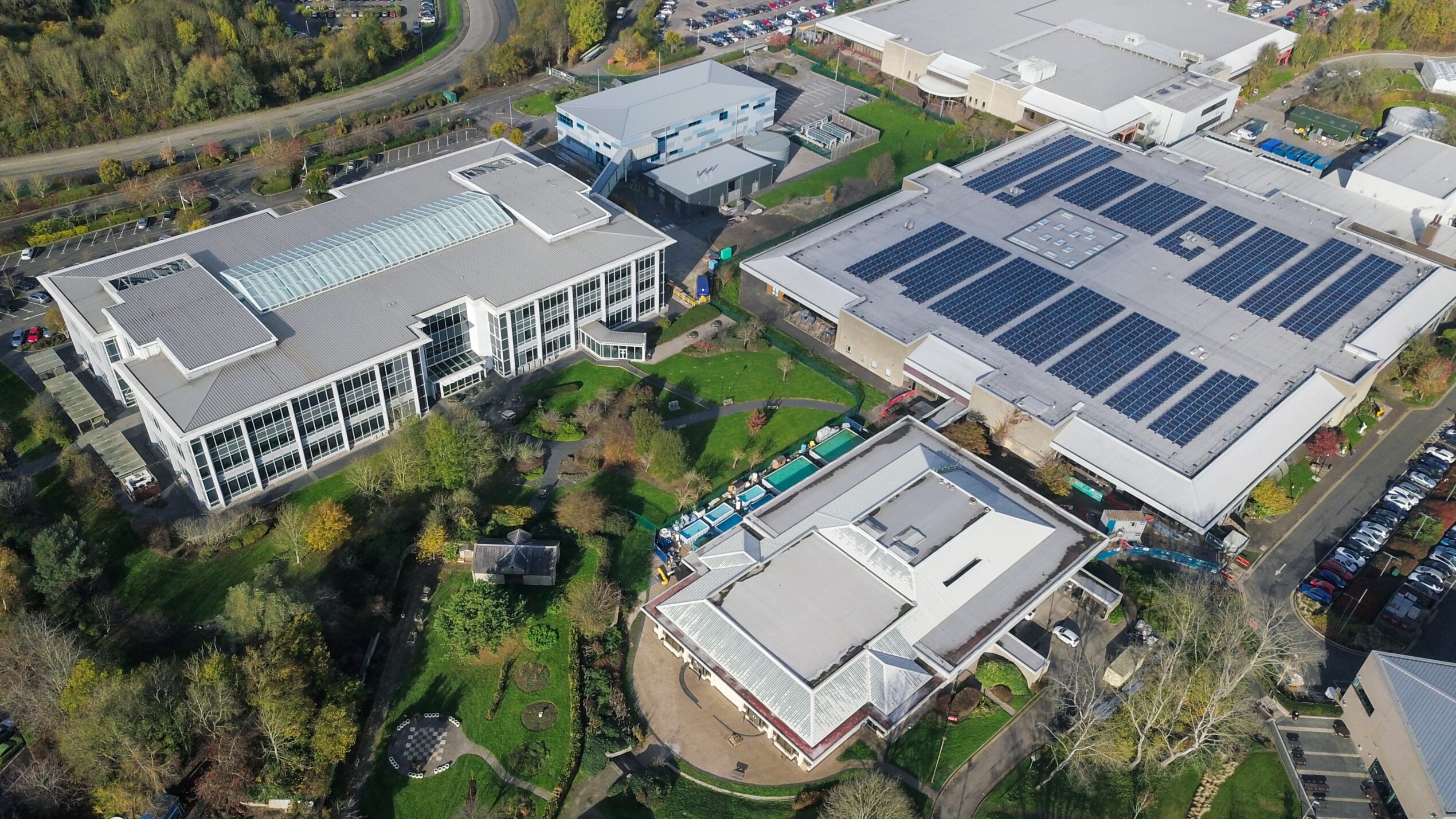 Окупність сонячної електростанції 2 aerial shot industrial buildings bristol england
