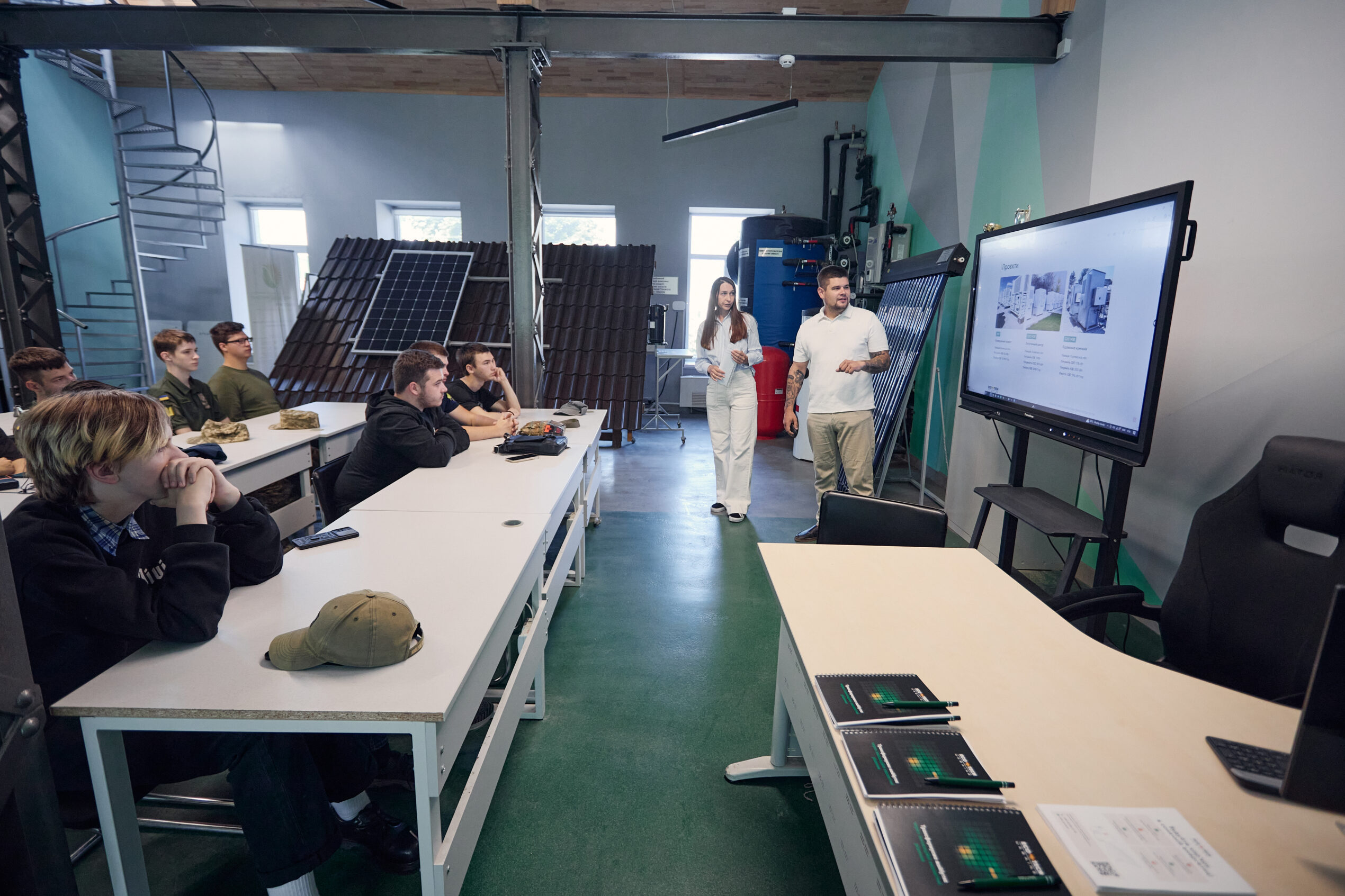 Ecotech Ukraine знайомить студентів із кар'єрними можливостями у сонячній енергетиці 3 Ecotech Ukraine знайомить студентів із кар'єрними можливостями у сонячній енергетиці 4